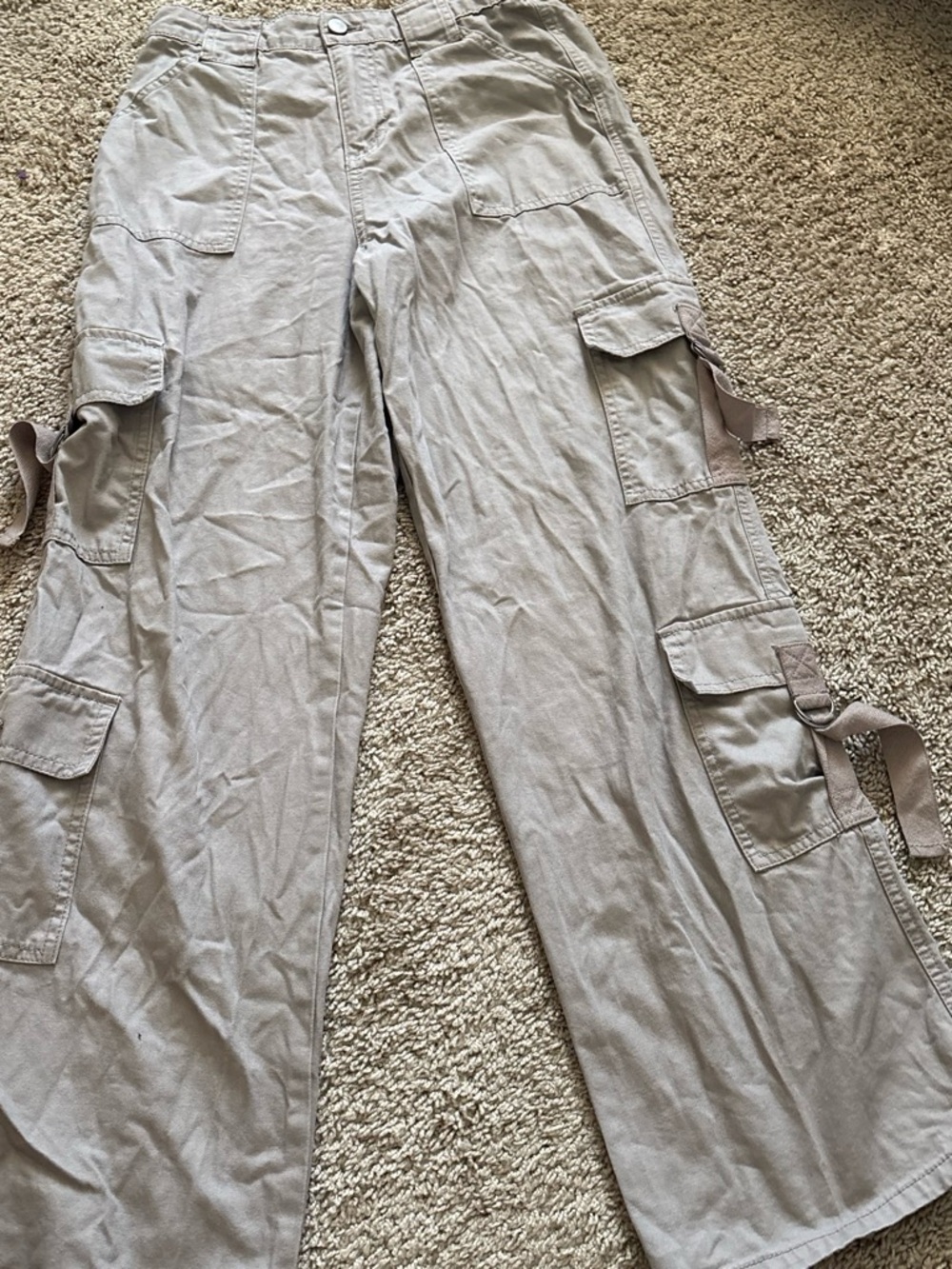 No Boundaries Women's Wide Leg Cargo Pants in Light Taupe